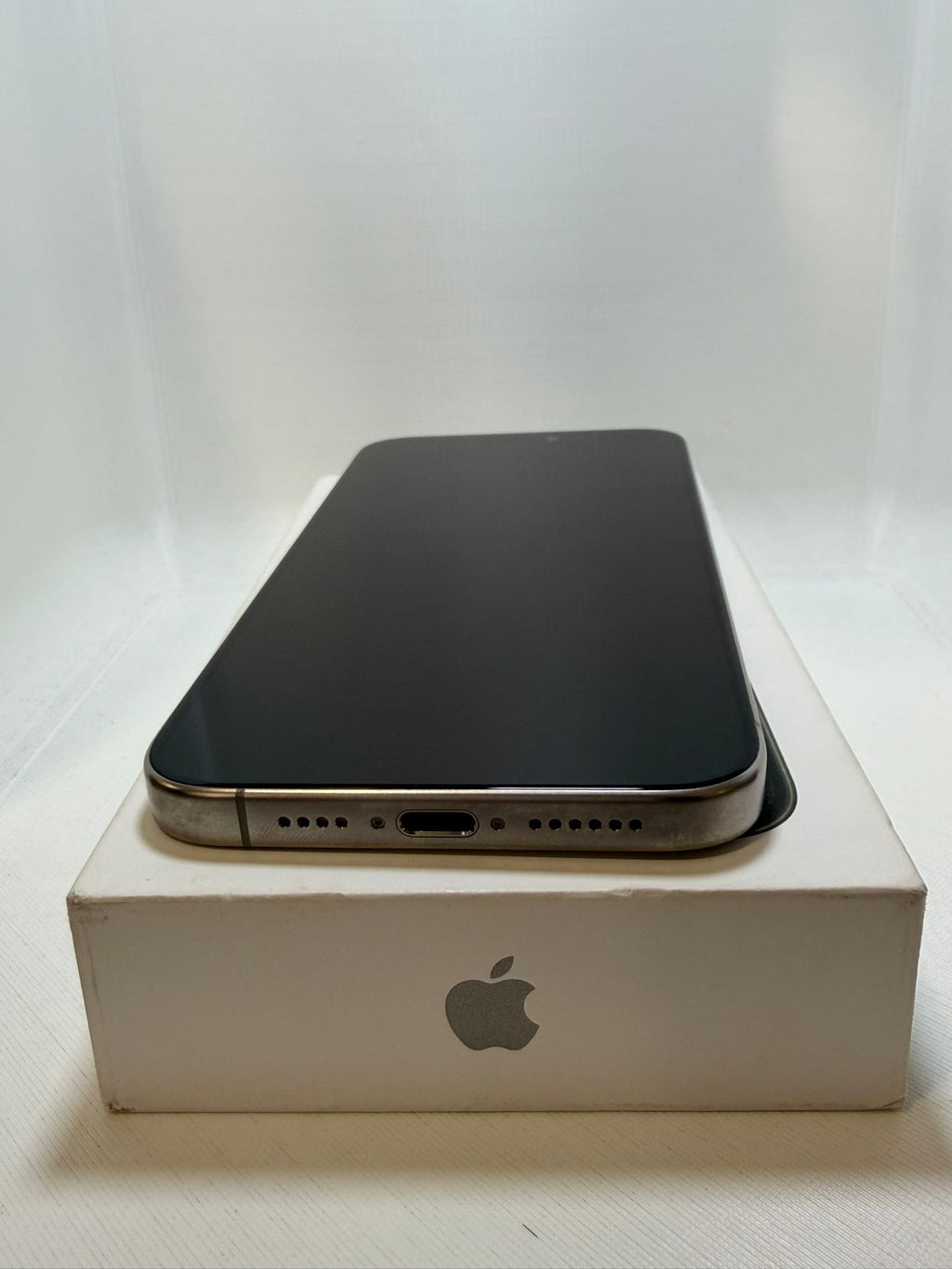 IPhone 15 Pro Max 256GB Natural Titanium Batteria 84%