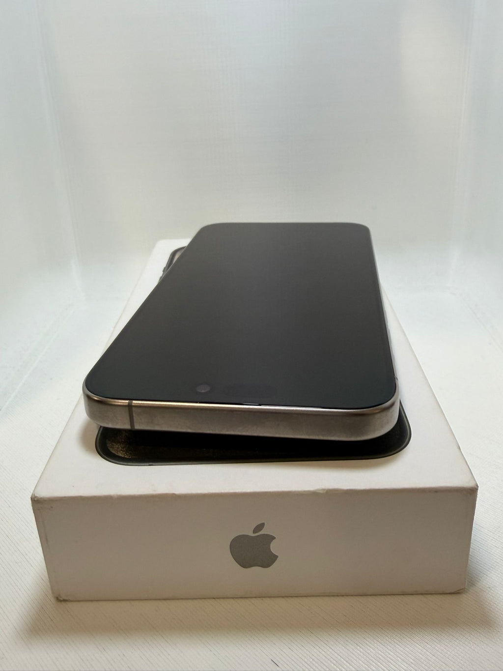 IPhone 15 Pro Max 256GB Natural Titanium Batteria 84%