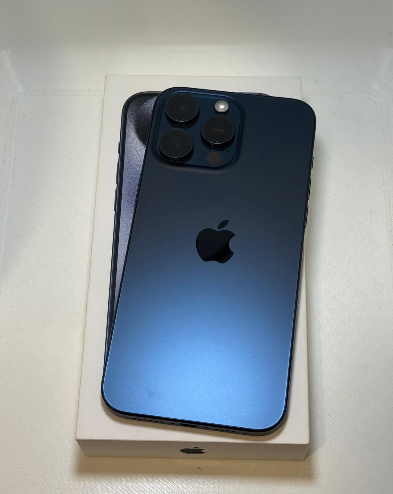 iPhone 15 Pro Max 256 GB Blue Batteria 87%
